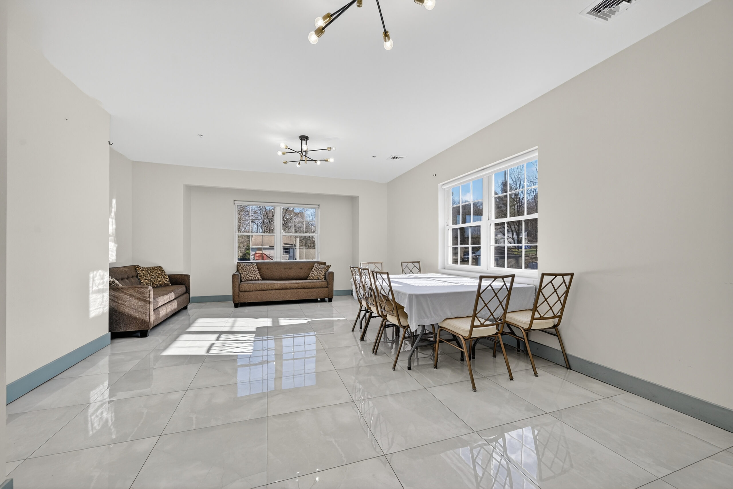 Hillcrest Manor photo 22